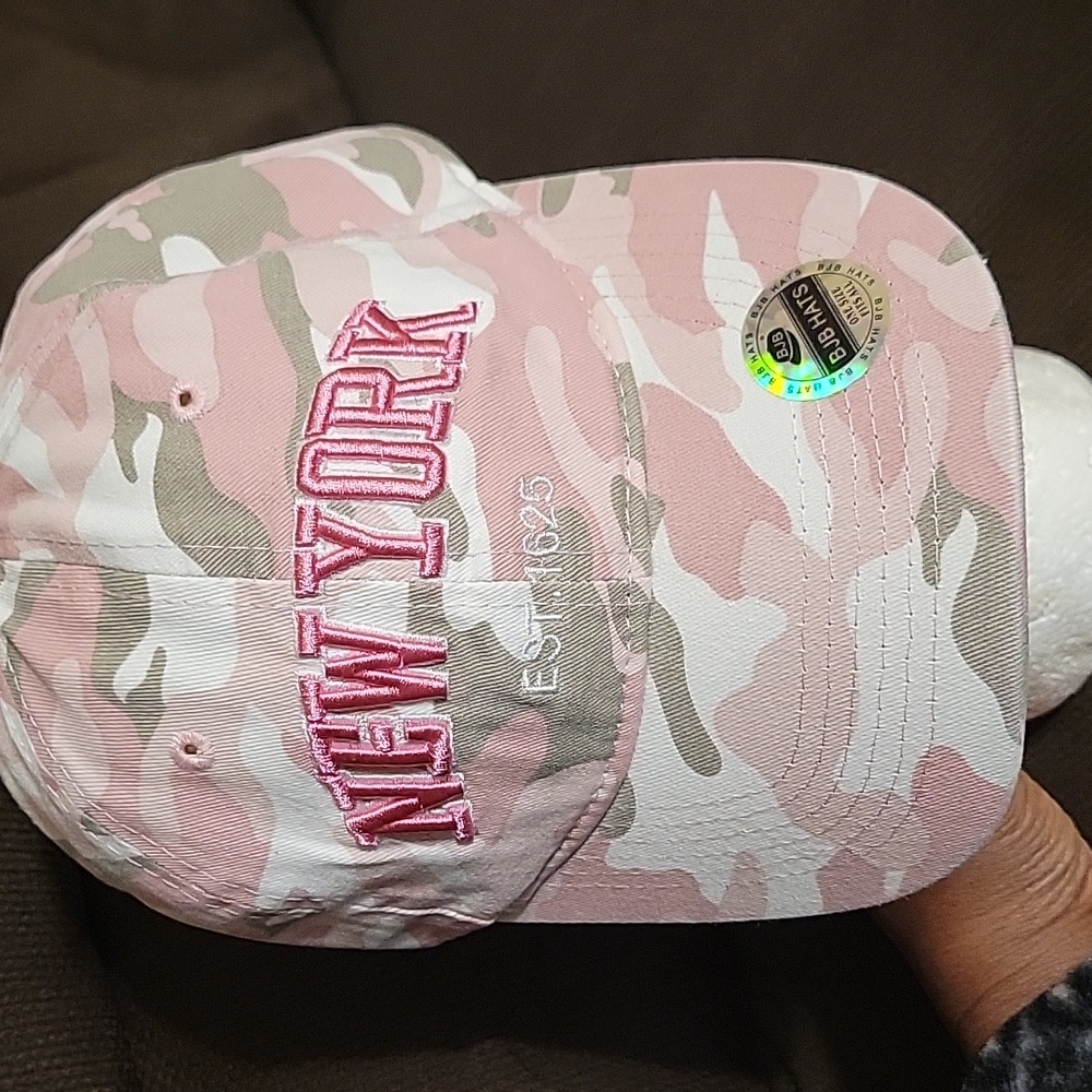 VINTAGE 1625 BJB NEW YORK GRAPHIC PINK HAT WITH ADJUSTABLE CLASP
